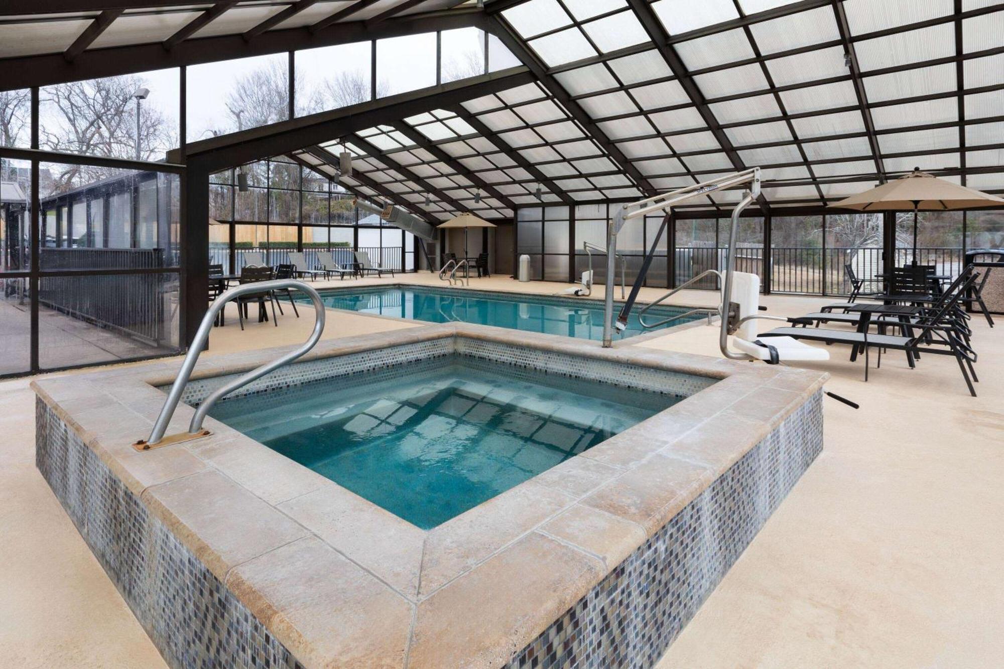 La Quinta Inn & Suites By Wyndham Meridian Ngoại thất bức ảnh