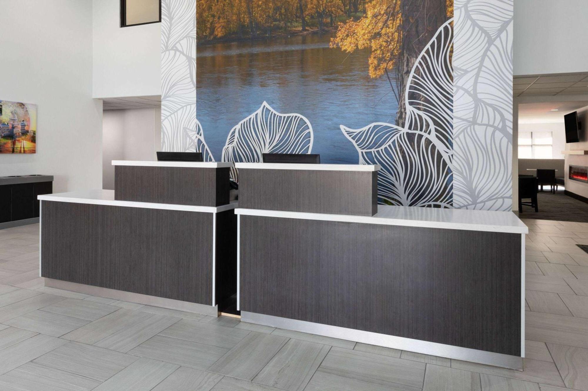 La Quinta Inn & Suites By Wyndham Meridian Ngoại thất bức ảnh
