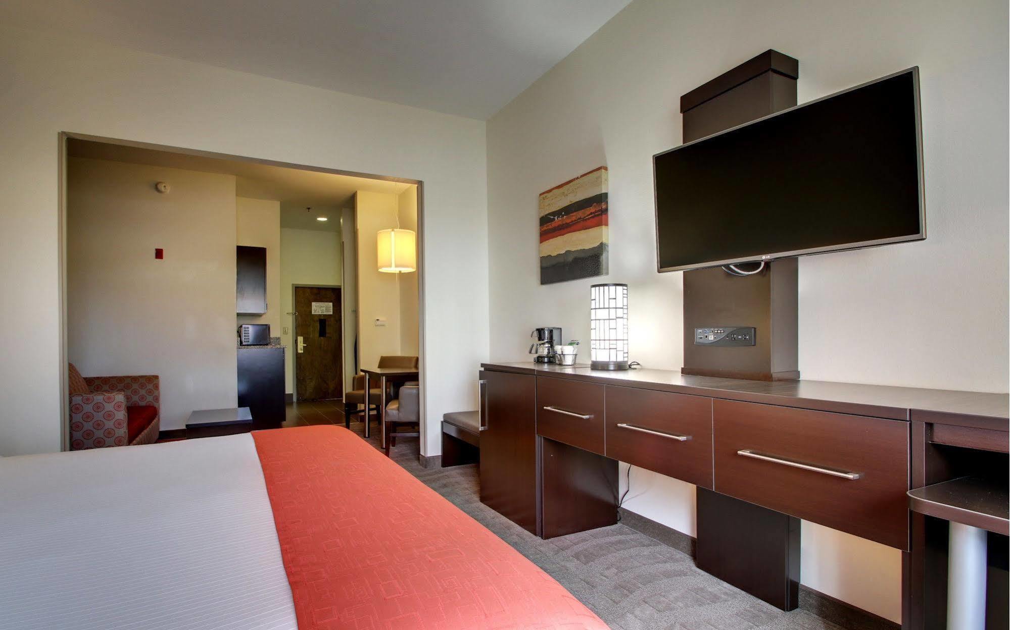 La Quinta Inn & Suites By Wyndham Meridian Ngoại thất bức ảnh