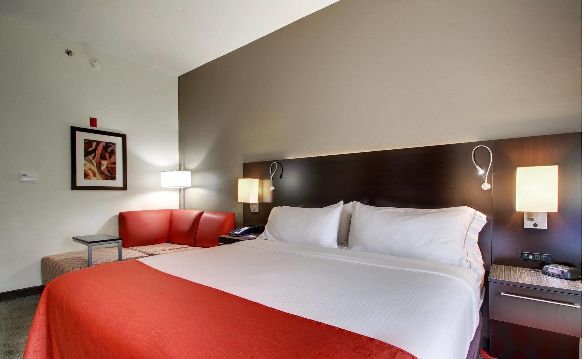 La Quinta Inn & Suites By Wyndham Meridian Ngoại thất bức ảnh