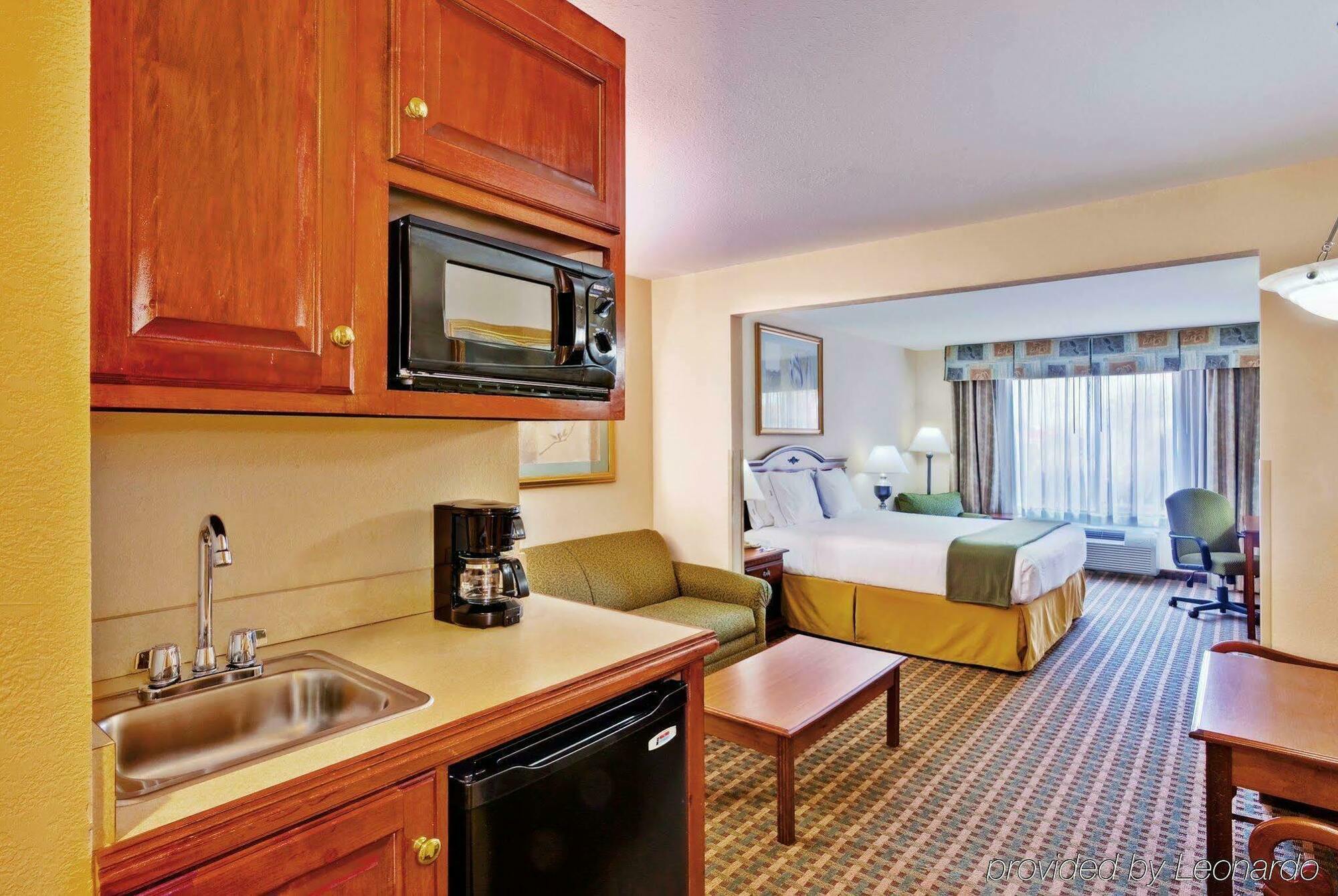 La Quinta Inn & Suites By Wyndham Meridian Phòng bức ảnh